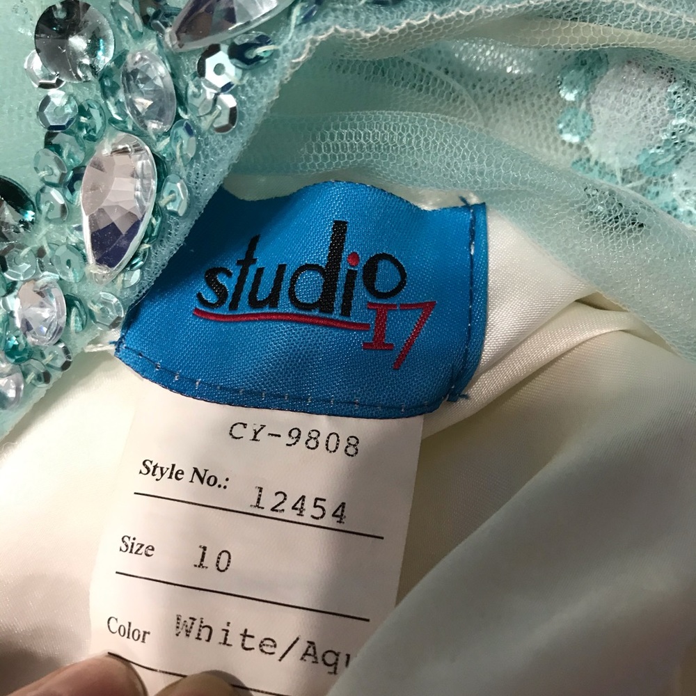 Prom Dress - Picture 2 of 4